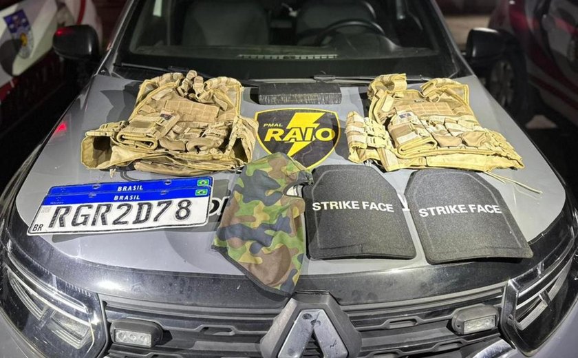 Polícia apreende droga e coletes balísticos no Vale do Reginaldo