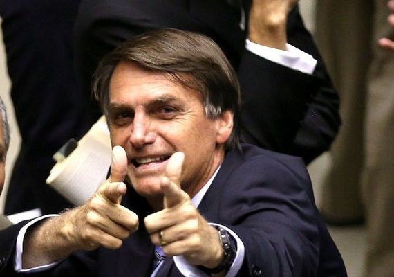 Bolsonaro não descarta ida a debates; vice diz que adversários baixam nível da discussão