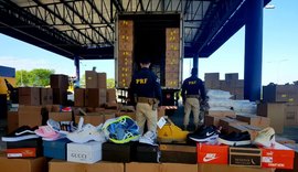 PRF flagra carreta com 5.542 pares de calçados falsos na BR 423