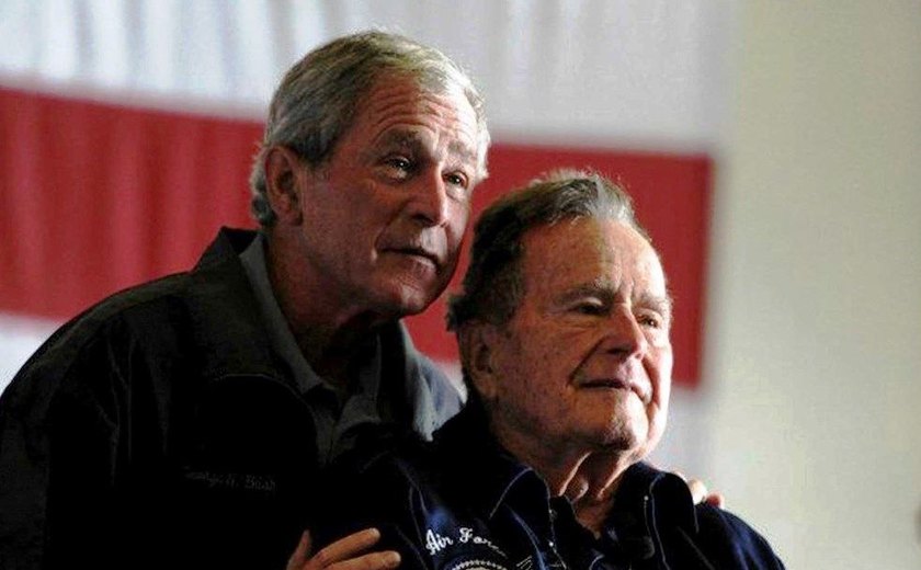 Aos 92 anos, ex-presidente George H. W. Bush é hospitalizado em Houston