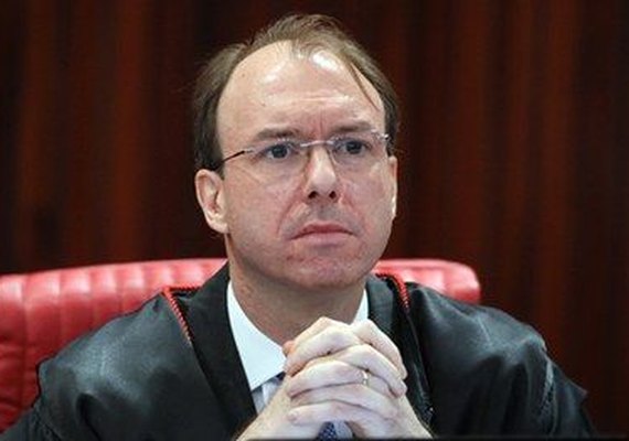 Redes sociais têm 48h para remover vídeos com inverdades sobre livro de educação sexual