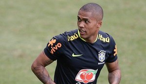 Lesão de Douglas Costa pode fazer atacante perder a temporada