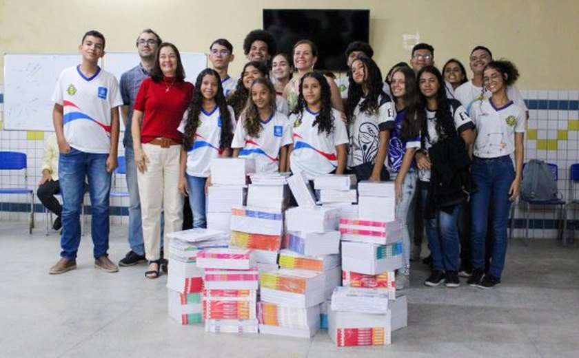 Mais de 530 mil alunos de Alagoas receberam 1,92 milhão de livros didáticos