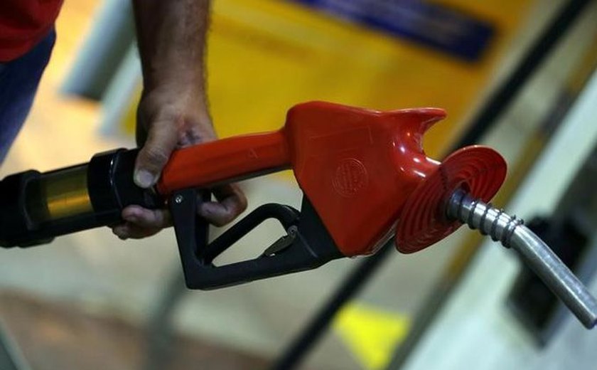Preço da gasolina sobe a R$ 4,22 e renova maior valor da história