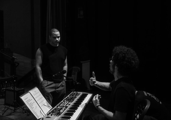 João Calabar e Dinho Zampier apresentam o show Caleidoscópio na Ponta Verde