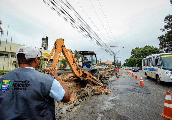 Prefeitura executa obra de drenagem na Durval de Goés Monteiro