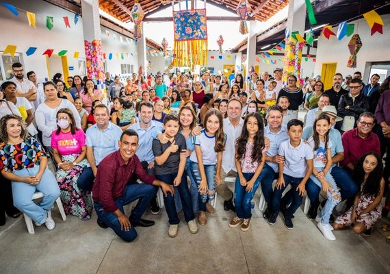 Moradores de povoado recebem escola ampliada e modernizada em Arapiraca