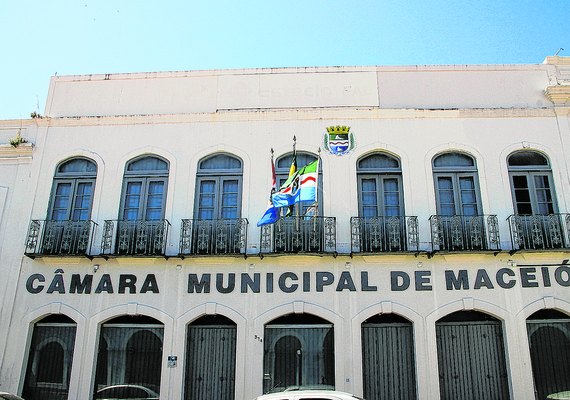 Câmara de Maceió suspende sessões para finalização de serviços técnicos