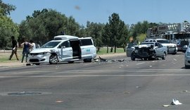 Nos Estados Unidos, carro autônomo do Google é atingido por outro veículo