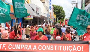 Manifestantes realizam ato no Centro em defesa de Lula