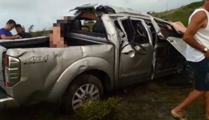 Carro com placa de Alagoas capota em Sergipe e dois morrem