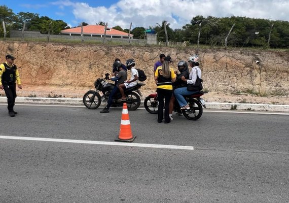Ação educativa aborda mais de 100 motociclistas na Rota do Mar