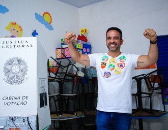 Confiante na vitória, Paulo Dantas vota em Batalha