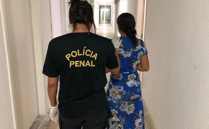 Mulher é detida após entrar com drogas no Baldomero Cavalcanti