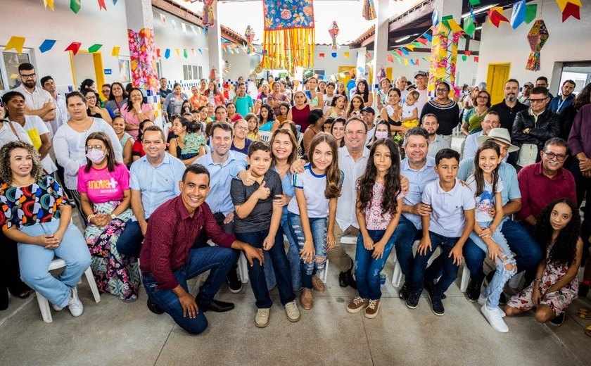 Moradores de povoado recebem escola ampliada e modernizada em Arapiraca