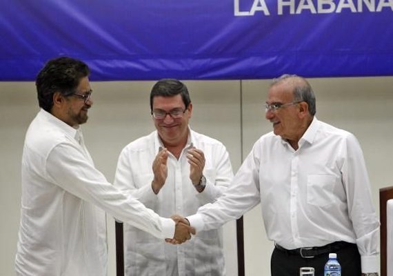 Colômbia e Farc anunciam novo acordo de paz