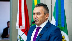 Vereador defende resolver impasses sobre moradia e assistência no Village Campestre