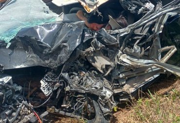 Acidente entre caminhão e carro deixa vítima presa às ferragens na AL-101 Sul, em Piaçabuçu