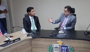 PGJ Lean Araújo recebe prefeito Rodrigo Cunha e reforça diálogo institucional