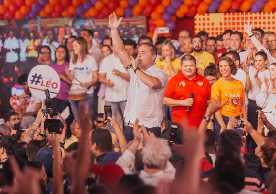 Candidatos colocam o 'bloco na rua'