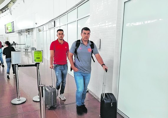 Com presidente fora do Brasil, CRB segue buscando novas contratações