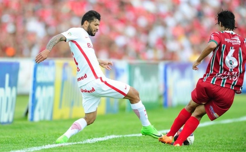 Internacional leva gol contra no fim e segue sem vencer no Gaúcho