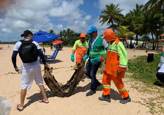 Prefeitura faz parceria com Praia Limpa e retira mais de 100 kg de lixo em Guaxuma