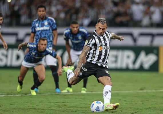 Atlético-MG afunda Grêmio e abre dez pontos na liderança do Brasileiro