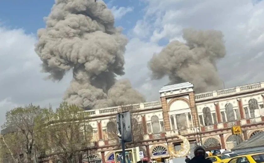 EUA e Israel atacam o Irã após semanas de tensão