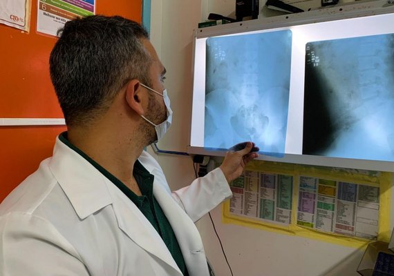 Ortopedista do HEA alerta para dores reais provocadas por atividades on-line