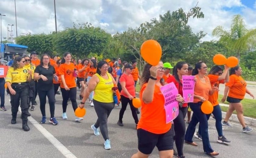 Em Arapiraca, mulheres fazem caminhada pelo fim da violência