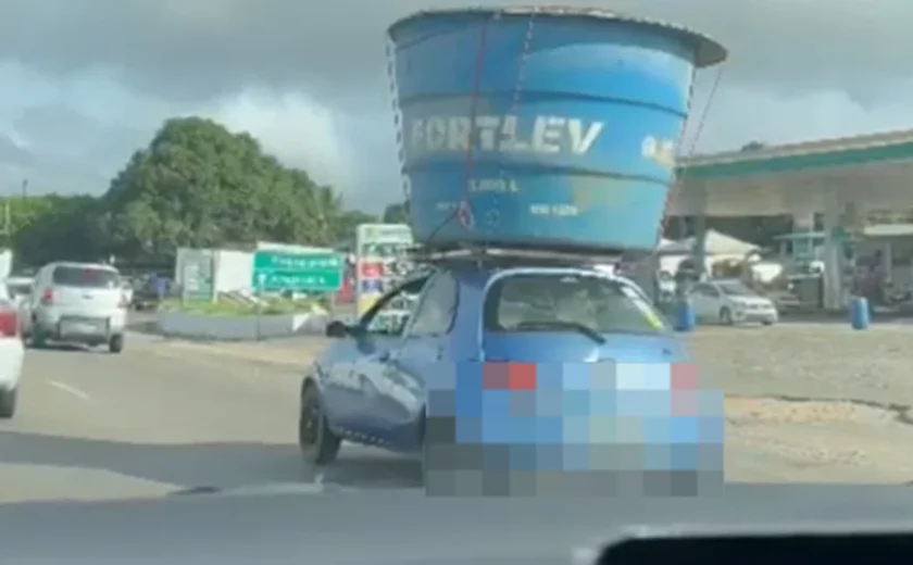 Transporte inusitado chama atenção em Arapiraca