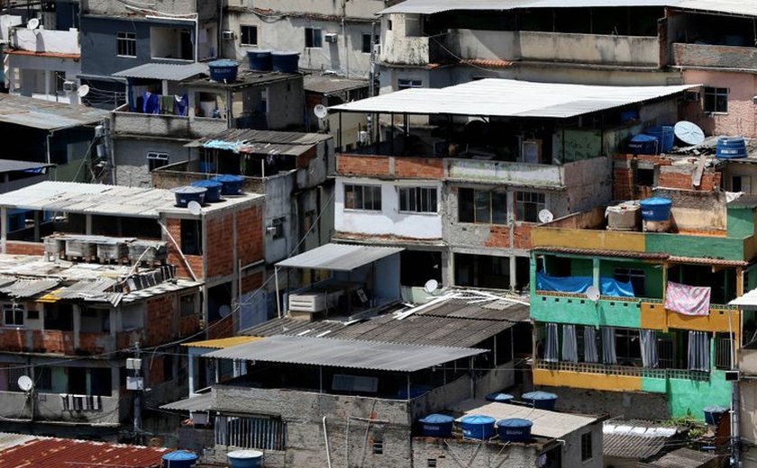 Área ocupada por favelas quase triplicou em 40 anos no Brasil