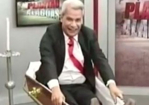 Apresentador que infartou após atacar maconheiros volta à TV em caixão