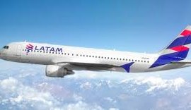 Latam deve pagar indenização e multa por cancelamento de voo e extravio de bagagem