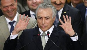 Campanha publicitária de Temer muda seu tempo no poder