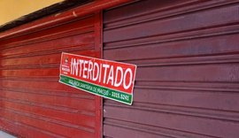 Fiscais interditam pizzaria e apreendem 80kg de alimentos com validade vencida