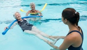 Fisioterapia em piscina aquecida oferece benefícios à comunidade de forma gratuita na Estácio