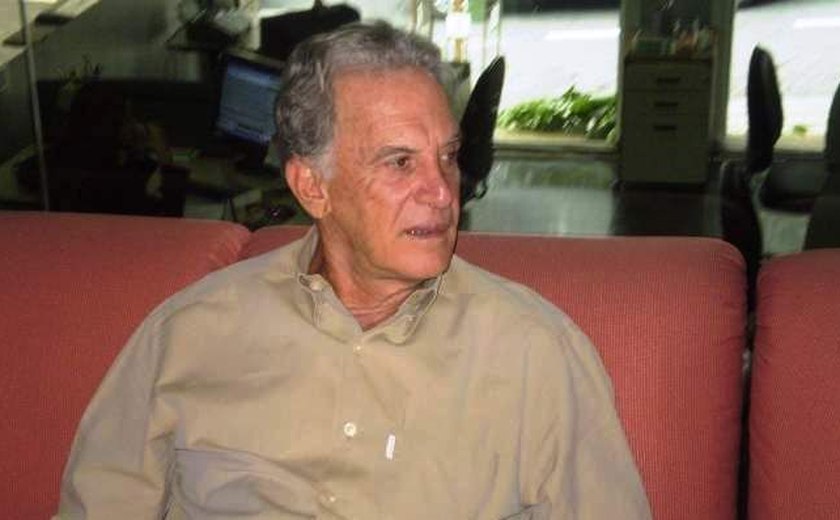 Campeão brasileiro pelo Guarani, Carlos Alberto Silva morre aos 77 anos