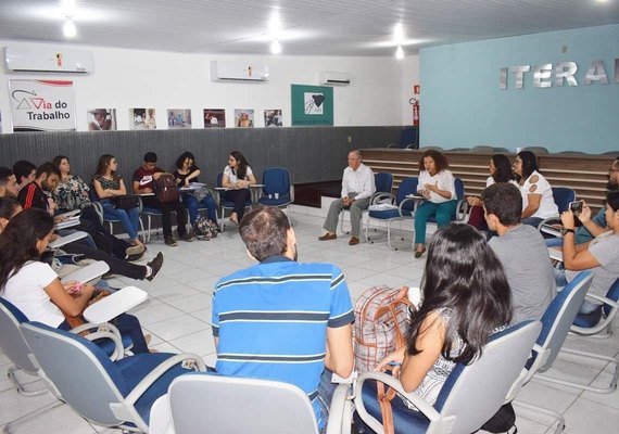 Acadêmicos de medicina visitam sede do Iteral e conhecem suas ações