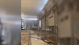 Corpo de Bombeiros é acionado para combater incêndio em galpão de empresa