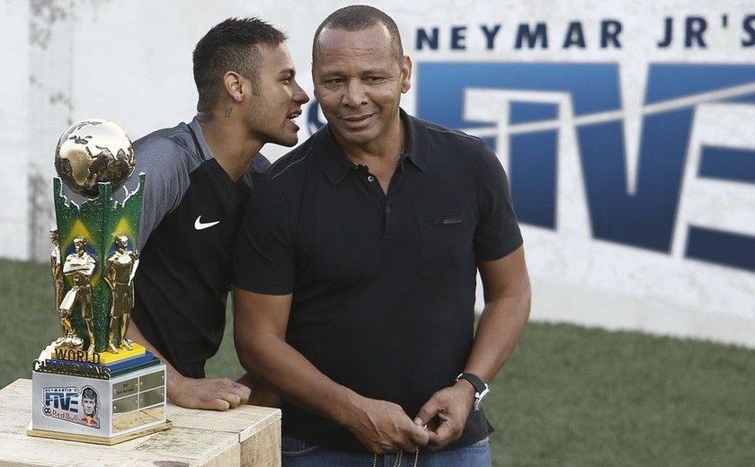 Pai de Neymar deve pagar R$ 8 milhões à Receita para encerrar ação do Fisco