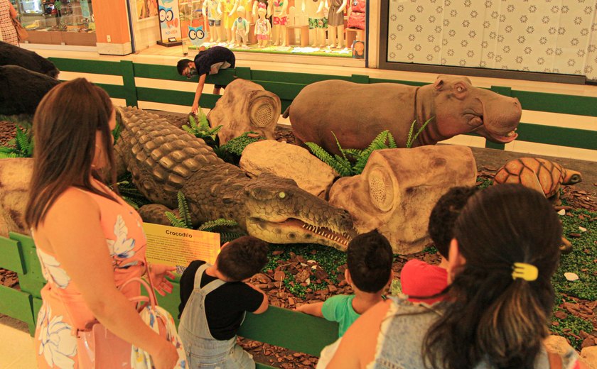 Exposição reúne 60 esculturas de animais selvagens