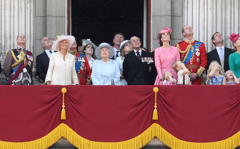 Família real se reúne para comemoração oficial do aniversário da rainha