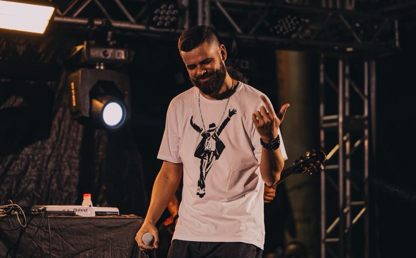 Vitor Pirralho lança álbum experimental que transforma rascunhos musicais em obra final e propõe reflexão sobre a cultura da pressa