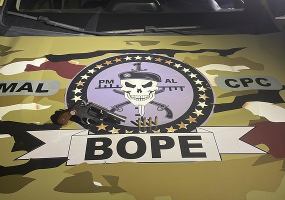 PM apreende três armas de fogo e recupera oito celulares roubados