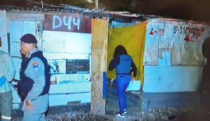 Dois amigos são executados enquanto estavam deitados em camas na orla lagunar