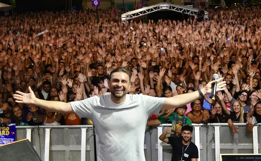 Luau com Cristo reúne milhares de fiéis em Maceió com show emocionante de Mano Walter