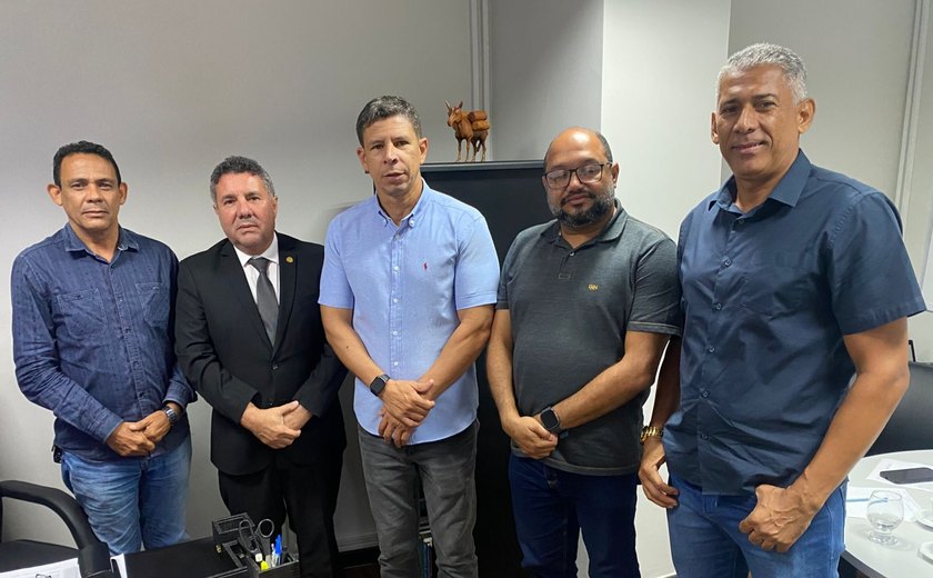 Agentes de saúde e de combate às endemias se reúnem com desembargador Márcio Roberto
