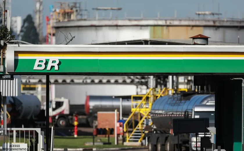 Petrobras aumenta diesel, mas subsídio mantém valor final; entenda